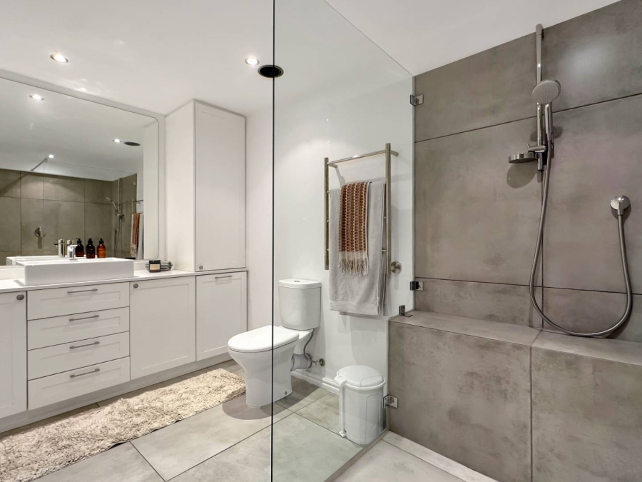 2 Bedroom Property for Sale in Sea Point Western Cape